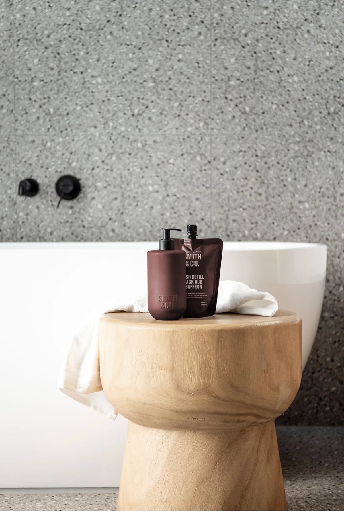 SMITH & CO Hand & Body Wash 400ml - Black Oud & Saffron