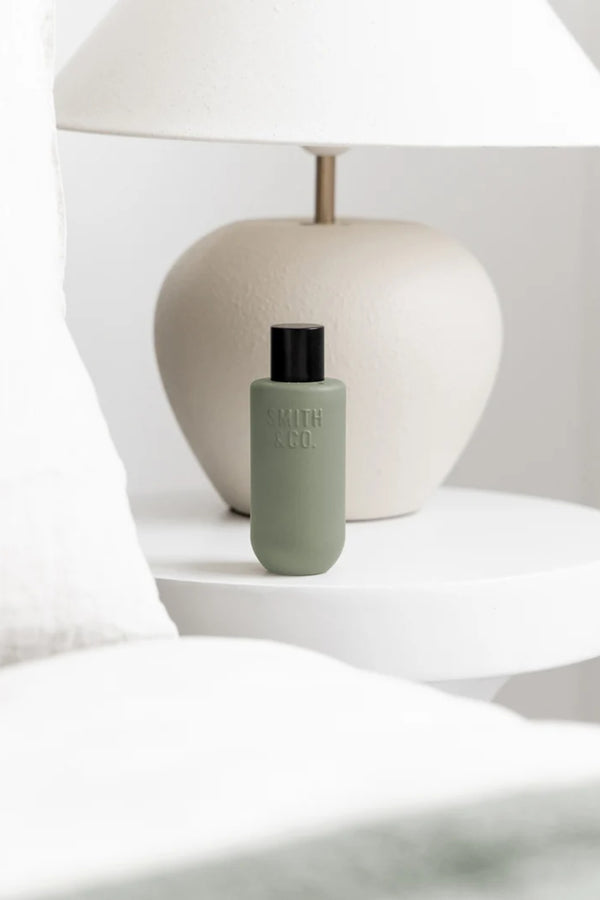 SMITH & CO Room Spray 100ml - Amber & Freesia
