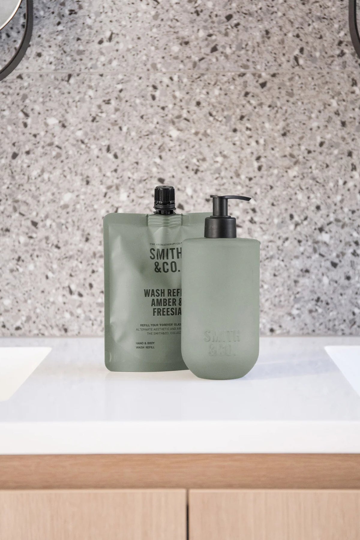 SMITH & CO Hand & Body Wash Refill 400ml - Amber & Freesia