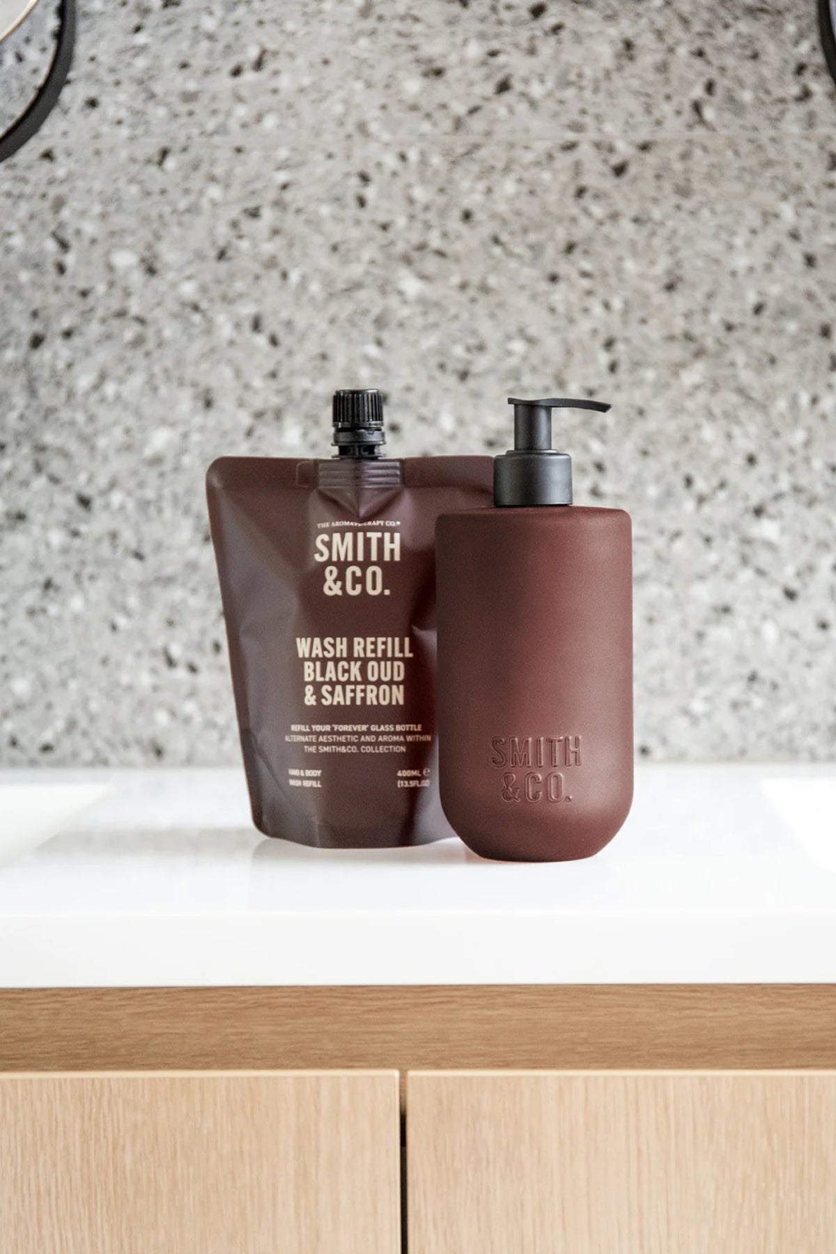 SMITH & CO Hand & Body Wash Refill 400ml - Black Oud & Saffron